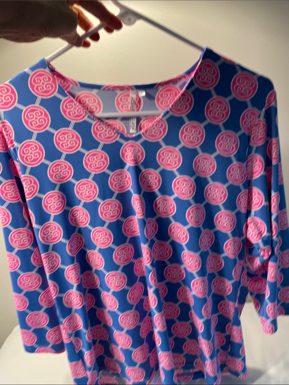 Lulu-B, Women’s Size Large , Blue V-Neck Long Sleeve Tee with Pink Circle Print